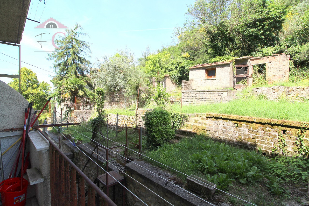 narni-piano rialzato-ristrutturato-giardino-cantina-piccola palazzina 14.png